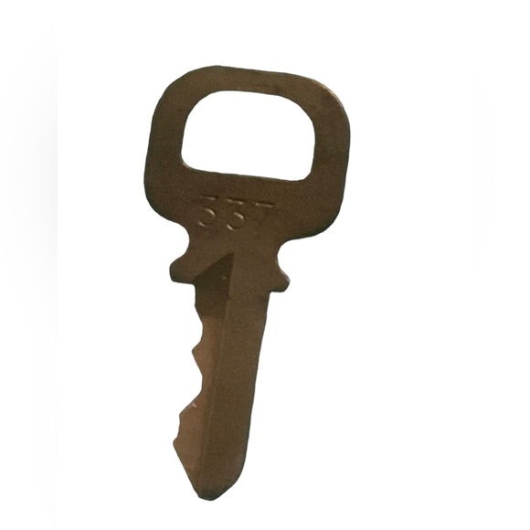 #9540 LV Lock and Key # 337 - Picture 4 of 4